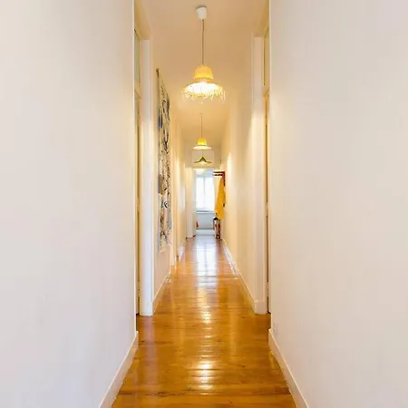 Principe Real Cool And Artistic 3 Bedrooms Flat!