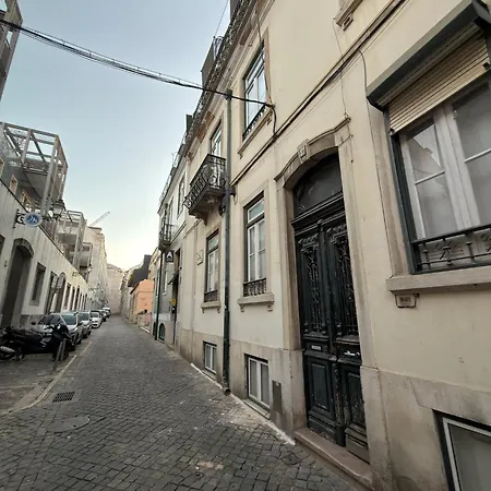 Principe Real Cool And Artistic 3 Bedrooms Flat! شقة