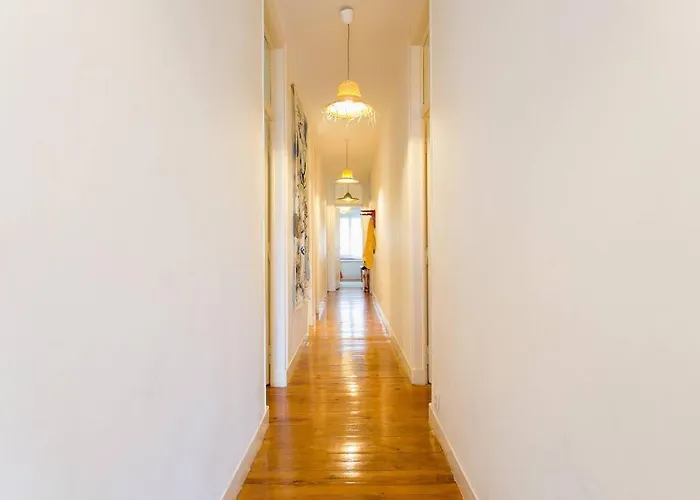 Principe Real Cool And Artistic 3 Bedrooms Flat!