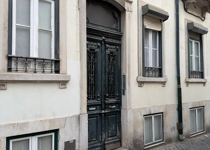 Principe Real Cool And Artistic 3 Bedrooms Flat! شقة *